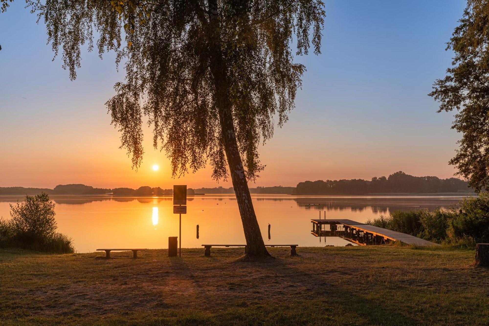 Ferienwohnung Lotusblume - 5 Sterne Ferienunterkunft Mit Moeblierter Terrasse Am Krakower See Krakow am See Exterior foto